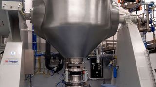 Instalación de Italvacuum en una planta de sala limpia: secador al vacío de doble cono con válvulas de separación (Imagen:Italvacuum)