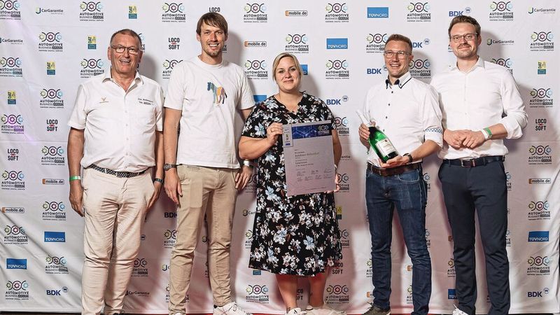 Neben den Gesamtsiegern wurden auch 14 weitere Kfz-Betriebe als Gewinner des Automotive Business Awards 2024 ausgezeichnet. Dazu gehörten das Autohaus Bellendorf (im Bild) ... (Bild: Stefan Bausewein)