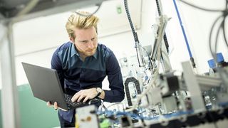 Auch in Zeiten von Corona und Lieferengpässen ist der Fachkräftemangel das größte Problem für die Unternehmen. (©BGStock72 - stock.adobe.com)