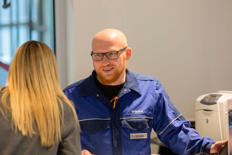 Die Kundendiensttechniker treten in den persönlichen Kontakt mit den Servicekunden. (Volvo)