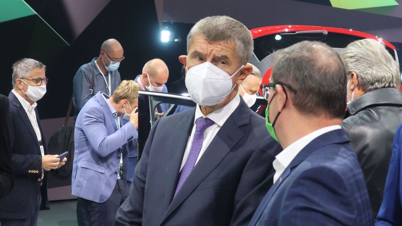 Unter den Premierengästen war der tschechische Ministerpräsident Andrej Babis (Mitte). (Bild: Grimm/»kfz-betrieb«)