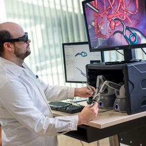 Mit dem Simulator können die tatsächlich im OP verwendeten Instrumenten eingesetzt und so eine bis dato unerreichte Realitätsnähe erzielt werden.