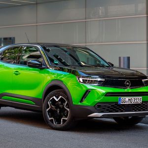 Mit dem Mokka-e bietet Opel ein kleines Elektro-SUV an.(Bild:  Opel)