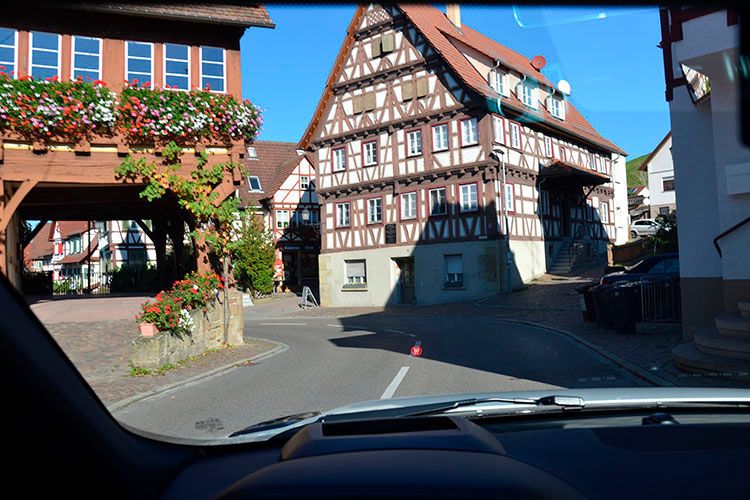 Mithilfe des optional lieferbaren All-Terrain Progress Control lassen sich kritische Passagen, etwa auf besonders rutschigem Untergrund, sicher bewältigen. Denn ähnlich wie eine konventionelle Geschwindigkeitsregelung hält ATPC ein bestimmtes eingestelltes Tempo. (Foto: Michel)