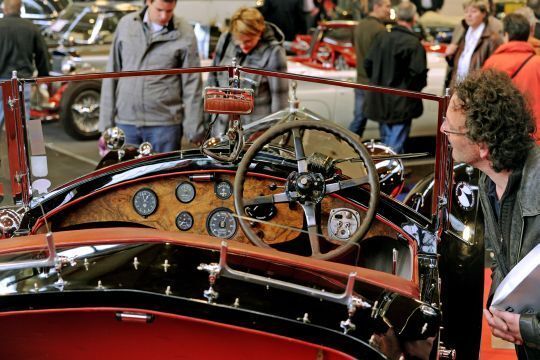Als Armaturenbretter noch ihrem Namen Ehre machten: Rolls Royce Baujahr 1926. (Archiv: Vogel Business Media)