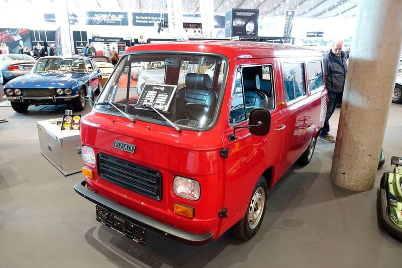 ... Fahrzeugkonzepten steht die sportliche Lackierung gut – wie diesem Fiat 900 T. (Rosenow/»kfz-betrieb«)