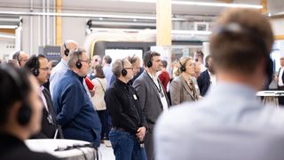 En una visita guiada con demostraciones en directo, Bausch+Ströbel presenta soluciones en materia de tecnología de envasado que cumplen con las normas GMP. (Imagen:Bausch+Ströbel)