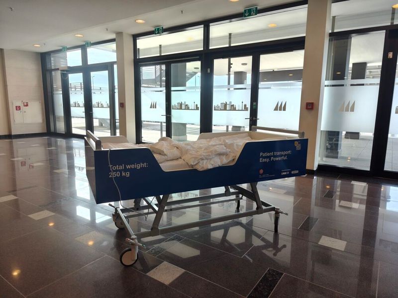 Auch die LINAK GmbH zeigt an ihrem Stand ein Bett für den Klinikbereich.  (Bild: © Serina Sonsalla)