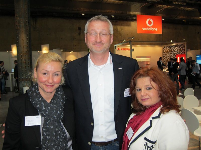 Michael Seebach vertraut blind seinen Kolleginnen Christine Händler und Ulrike Foellmer (r.), comTeam ()