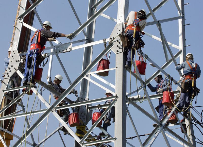 In den kommenden Jahren muss das Stromnetz für die Energiewende ausgebaut werden. (Bild: Solarworld)