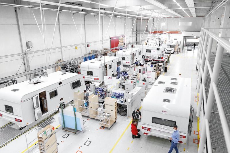 Mit AR ist ein Caravan-Hersteller in der Lage, neue Varianten sofort am Band zu produzieren. (Bild: LMC Caravan)