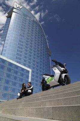Der neue BMW C evolution bei der offiziellen Präsentation in Barcelona (BMW)