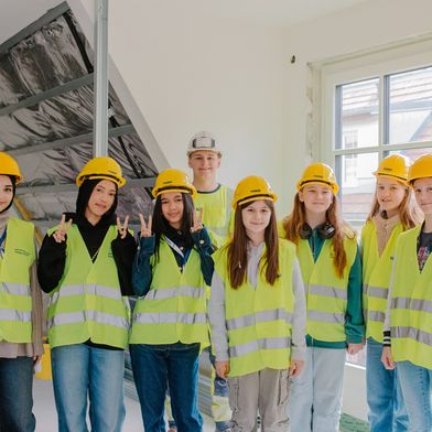 Technik hautnah erleben: Habau Group lud zum Wiener Töchtertag und Girls Day in Perg. (Bild: Julia Dragosits)