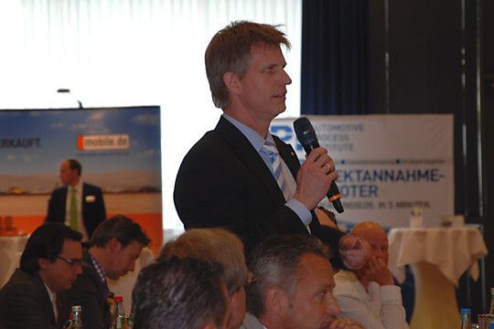 Die Händler hatten reichlich Gelegenheit, dem Importeur Fragen zu stellen. (Foto: Mauritz)
