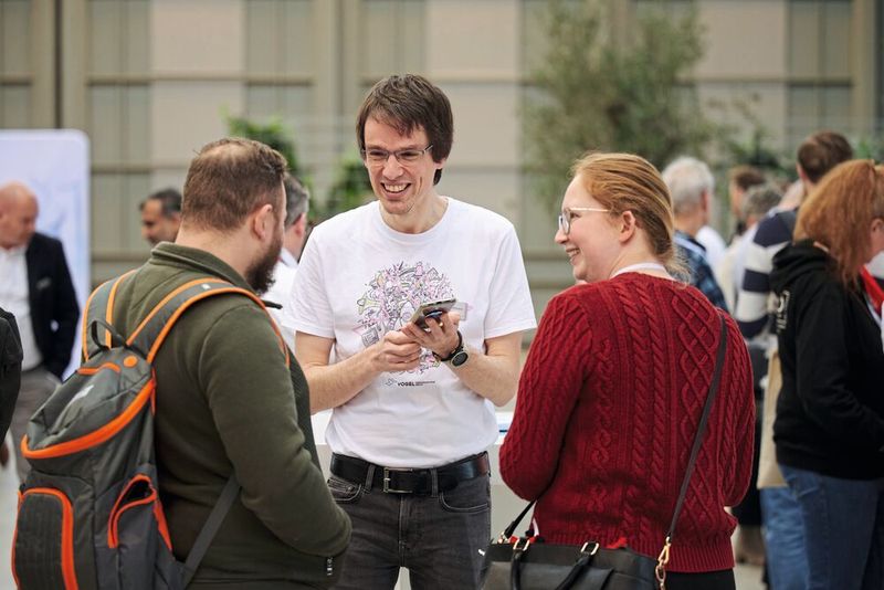 The visitors themselves confirm the good atmosphere when asked nicely (see next image).   For more information about upcoming LAB-SUPPLY trade fairs, visit www.lab-supply.info (Bild: Eye Am Chris)