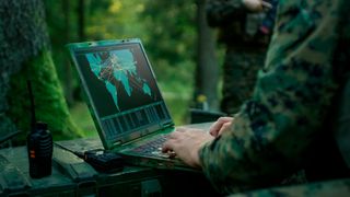 Die Verantwortlichen der IT-Security Abteilung der Bundeswehr halten Cyberattacken auf die kritusche Infrastruktur als durchaus mögliches Szenario. (© Gorodenkoff - stock.adobe.com)