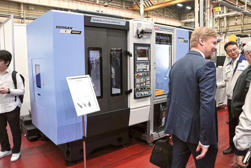 Doosan lud vom 15. bis 17. Mai nach Changwon, Korea, zur 12. Doosan International Machine Tool Fair (DIMF). 80 Maschinen, darunter 30 Neuvorstellungen, konnten vor Ort besichtigt werden. (Sonnenberg)