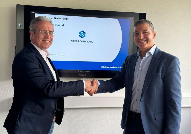 Dr Georg Holzinger, Managing Executive Officer of Shibura Machine and spokesperson for the management board of Shibura Machine LWB , and Rachid Douibi, Managing Director of Azhar Cons SARL, agreed on a sales partnership. (Source: Shibaura Machine LWB)