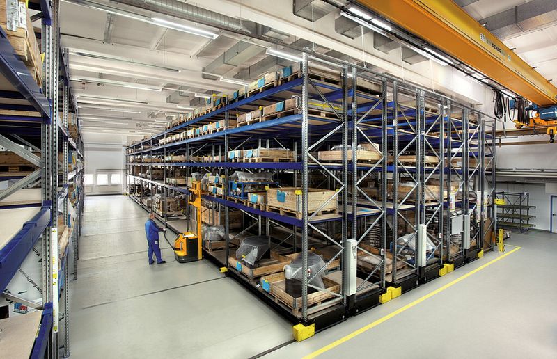Bild 2: Das neue Layout in den Hallen forderte eine Investition in ein Großteile-Lager mit automatischer Verschieberegalanlage. (Bild: MTU)