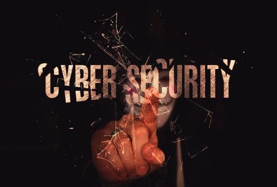 Mit Log4Shell haben Angreifer Möglichkeiten, Systeme zu infiltrieren, Hintertüren und Remotezugänge einzubauen und Daten zu manipulieren. Mit Log4Shell haben Angreifer Möglichkeiten, Systeme zu infiltrieren, Hintertüren und Remotezugänge einzubauen und Daten zu manipulieren.