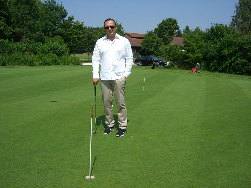 Timo Anders,  CommVault Systems beim Putten (Andrea Mannhardt (Telesales & Marketing))