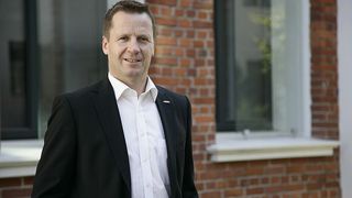 Laut Otto Schuster, in der Fronius-Geschäfstleitung für Marketing und Vertrieb verantwortlich, wächst das Unternehmen durch die Nachfrage der Automobilindustrie und Solarmärkte.  (Bild: Fronius)