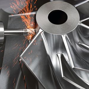 Bei der Bearbeitung hitzebeständiger Superlegierungen (HRSA) entstehen hohe Temperaturen.(Bild:  Sandvik)