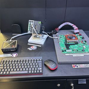 Hardware-Vielfalt: Die Demo auf der Embedded World zeigt CtrlX OS auf drei verschiedenen AMD-Plattformen – vom kompakten x86-Rechner bis zur echtzeitfähigen Steuerung.(Bild:  mc/VCG)