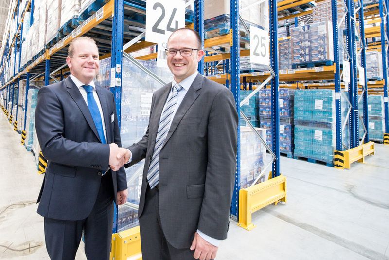 Stefan Brinkmann (l.), Geschäftsführer von B+S und Thomas Reinarz (r.), Regional Supply Chain Director Nestlé Purina, freuen sich über den erfolgreichen Projektabschluss. (Sputnik)