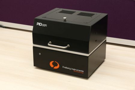 Bild 3: Mit dem PIDcon wird der Test auf PID-Anfälligkeit deutlich vereinfacht. (Bild: Fraunhofer-Center für Silizium-Photovoltaik CSP)