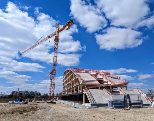 (Bei der Fassade für das markante Bürogebäude setzt die Walter Beteiligungen und Immobilien AG nun auf das Know-how des internationalen Aluminium-Systemhauses Wicona aus Ulm. / Bild: Walter Beteiligungen und Immobilien AG)