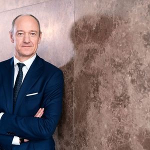 Roland Busch wird spätestens Anfang 2021 zum CEO der Siemens AG, übernimmt aber schon im Oktober 2020 alle im Vorstand relevanten Aufgabengebiete.