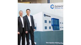 Schlemmer-CEO Josef Minster und CFO Christian von der Linde bei der Vorstellung des neuen Firmengebäudes. (Foto: Schlemmer)