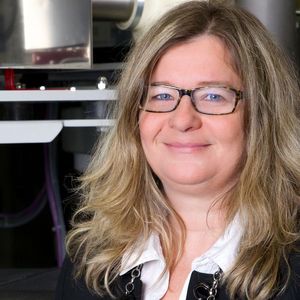 „Insbesondere biobasierte Kunststoffe können einen Beitrag zur effizienten Nutzung und Schonung von fossilen Ressourcen leisten, da ihre Hauptbestandteile aus nachwachsenden Rohstoffen bestehen“, sagt Carmen Michels, Geschäftsführerin  FKuR Kunststoff GmbH aus Willich.