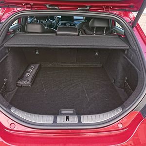 ... das vergrößert das Kofferraumvolumen auf bis zu 1.535 Liter.(Bild:  Sven Prawitz)