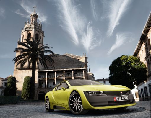 Der hybride Sportwagen Σtos: unterwegs mit persönlichem Autopilot und Drohne. (Rinspeed)