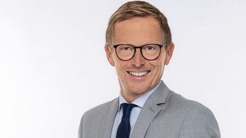 Oliver Bohn, Geschäftsführer von Kuhn&Witte, hat die Carobserver-KI schon getestet und teilt seine Erkenntnisse mit den Kongressteilnehmern. (Bild: Kuhn& Witte)