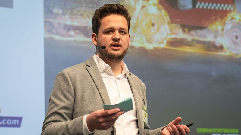 In einem Expertenvortrag stellte Denis Belan, Director Remarketing Deutschland bei Auto1.com, aktuelle Zahlen aus dem Remarketing der Zukaufplattform vor. (Bild: Stefan Bausewein)