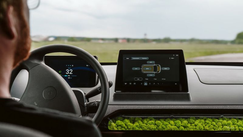 Das Cockpit ist auf das Wesentliche beschränkt, Ausstattungsvarianten sowie unnötige Elemente und Funktionen gibt es nicht: Diese Fokussierung trägt dazu bei, den Preis für den Sion günstig zu halten. (Bild: Jan Rosenow)