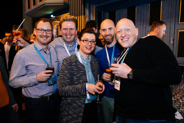 So sieht  Networking aus: (v.l.n.r.): Carsten Bartsch (Liquitcom), Carola Köhler und Jan Bindig (Bindig Media), Andreas Schober (Aconitas ). (Astrid Piethan)