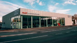 Fleischhauer-Franz hat in Bonn ein neues Audi-Zentrum eröffnet, das nach der aktuellen CI gestaltet ist. (Bild: Fleischhauer-Franz)