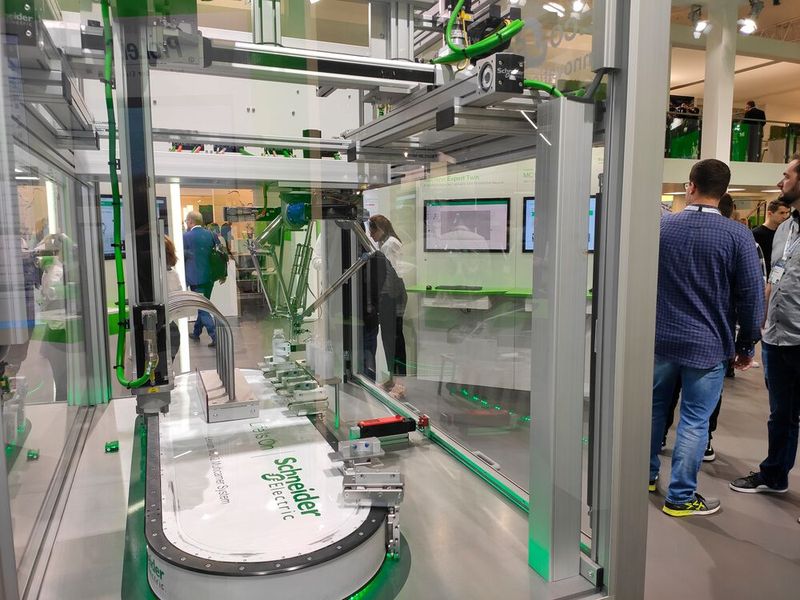 Der Einsatz von Digital Twins bei Entwurf und Bau von automatisierten Anlagen soll nicht nur Zeit und Geld, sondern auch Ressourcen sparen. (Bild: Vogel IT-Medien)