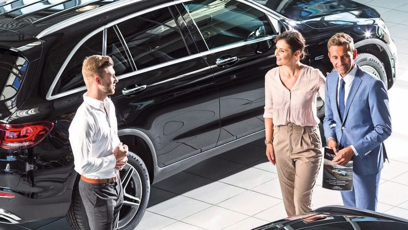 Ein Großteil der Kunden hat sich schon vor dem Besuch im Autohaus für Automarke und Modell entschieden. Auf Preisverhandlungen verzichten viele gerne.(Bild:  Timo Volz – Promotor)