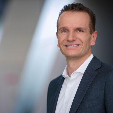 Tim Beltermann, BMW Group, will erst auf das Agenturmodell umstellen, wenn alle Kanäle perfekt bedient werden können: „Denn am Ende muss der Kunde etwas davon haben, BMW muss etwas davon haben und natürlich auch der Retail-Partner.“ (Bild: Rainer Haeckl)