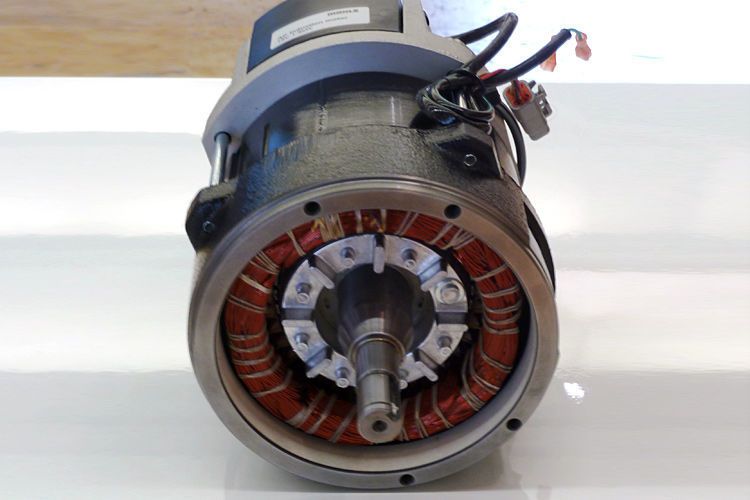 Ein Antriebsmotor für Flurförderfahrzeug. Mahle hat in dem neu gegründeten Geschäftsbereich Mechatronik jetzt die Sparten elektrische Aktuatoren, Nebenaggregate und elektrische Antriebe gebündelt. (Wolfgang Pester)