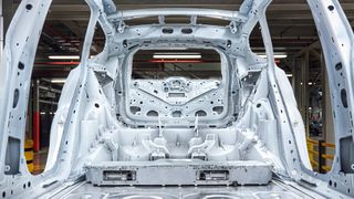 Autos aus wenigen großen Teilen zusammenzusetzen, verspricht wirtschaftliche Vorteile – doch was bedeutet Megacasting für die Karosseriereparatur nach einem Unfall? (Bild: Volvo)