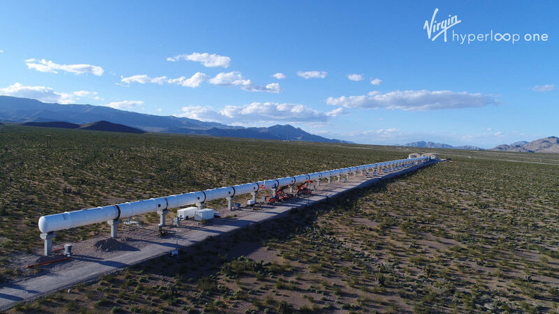 .. durch eine 1,2 km lange Röhre möglichst schnell beschleunigen und wieder abbremsen.  (Hyperloop-One)