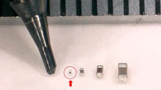 Fuji vermeldet die erfolgreiche Bestückung von 016008-mm-Bauteilen.(Bild:  Fuji Corporation)