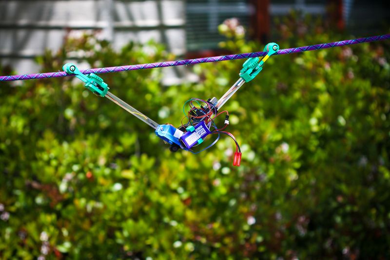 SkySweeper: Autonom immer am Seil entlang (Jacobs School of Engineering)