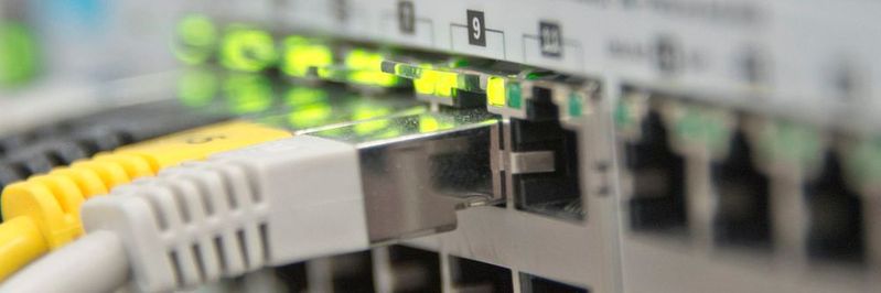 Bei den Projekten geht es darum, die Vielzahl von vernetzten Komponenten in Maschinen und Anlagen zu integrieren, effizient zu verwalten und einen durchgängigen Informationsaustausch zu gewährleisten.(Bild:  pixabay)